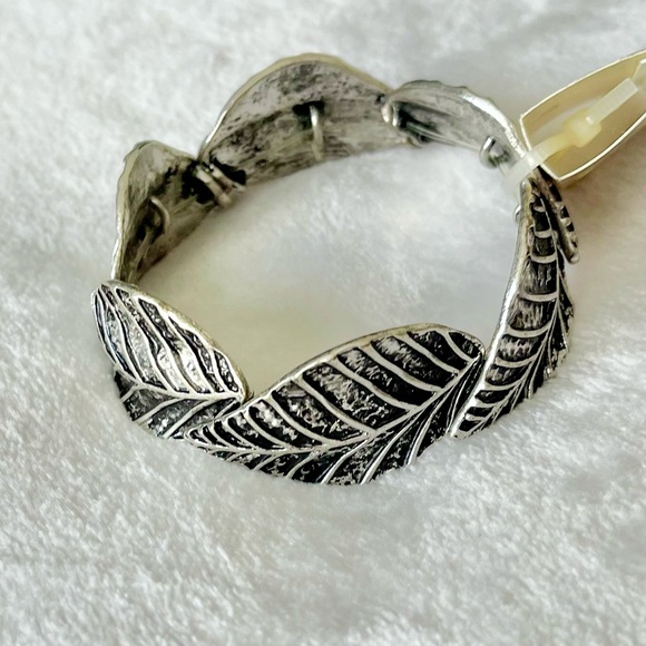 Red Camel Jewelry - NWT Red Camel Leaf Stretch Bracelet - The Buckle